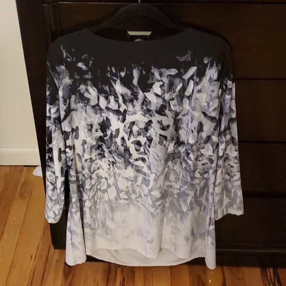 Dressbarn womans top - Picture 3 of 5